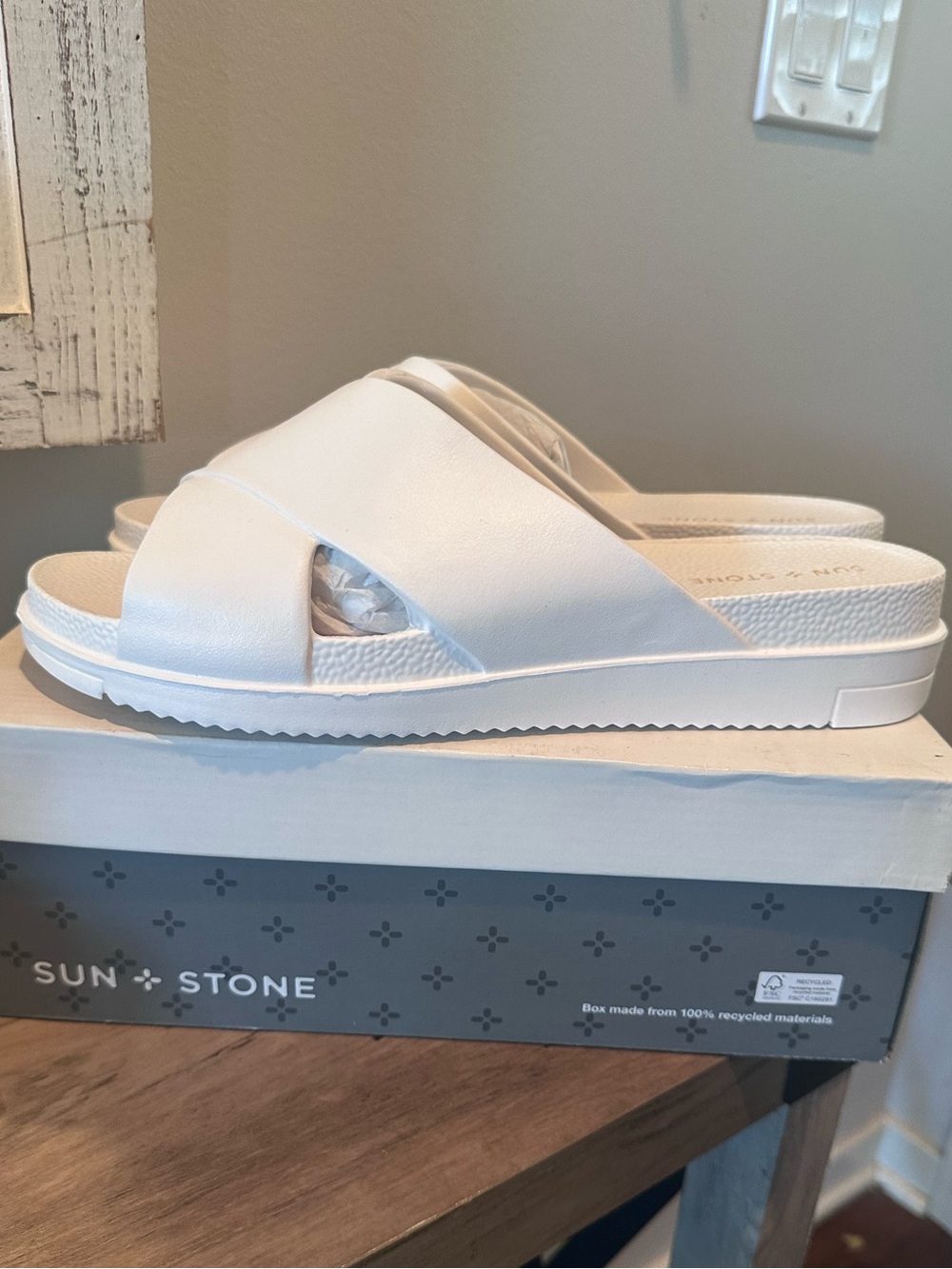 Sun + Stone Isllap White Crisscross Slide Sandals Women’s Size 11